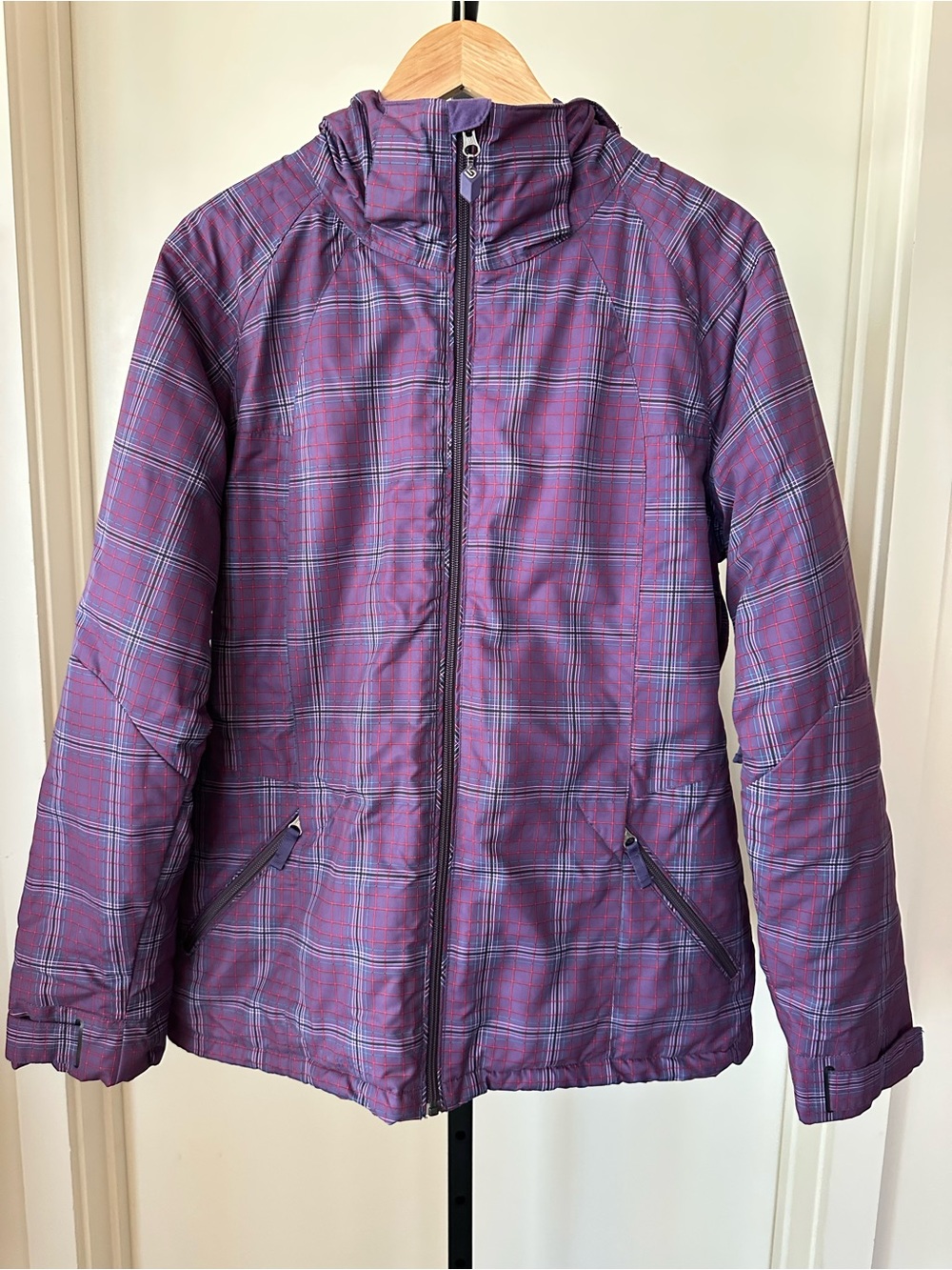 Burton Women's Theory Cool Flavors DRYRIDE
Plaid Snowboarding Jacket. Size XL